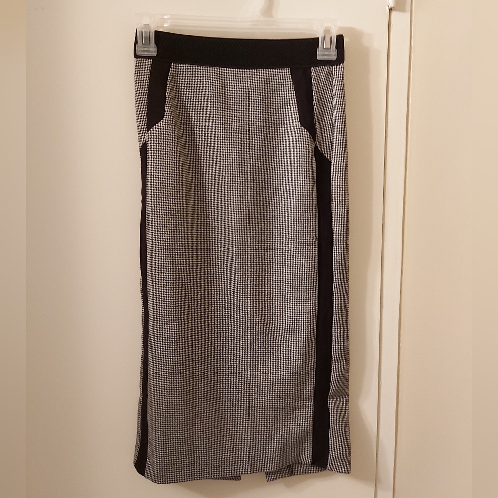 Dynamite Long Pencil Skirt with Back Slit Size Extra Small (XS)
